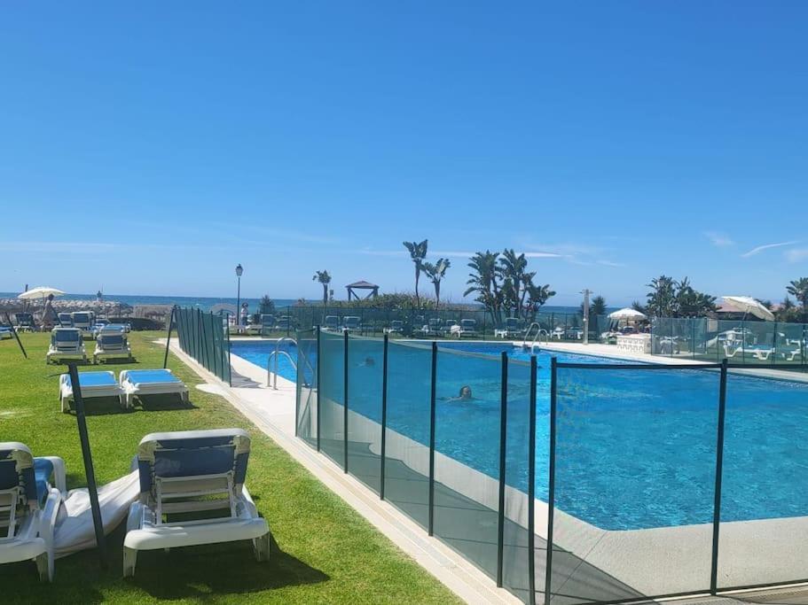 マルベーリャ Casita Junto Al Mar En El Puerto De Cabopinoヴィラ エクステリア 写真