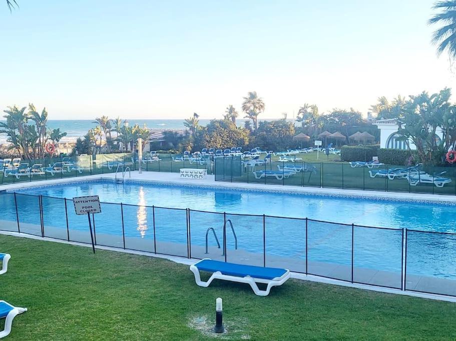 マルベーリャ Casita Junto Al Mar En El Puerto De Cabopinoヴィラ エクステリア 写真