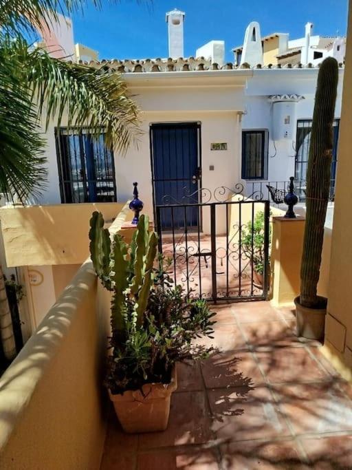 マルベーリャ Casita Junto Al Mar En El Puerto De Cabopinoヴィラ エクステリア 写真